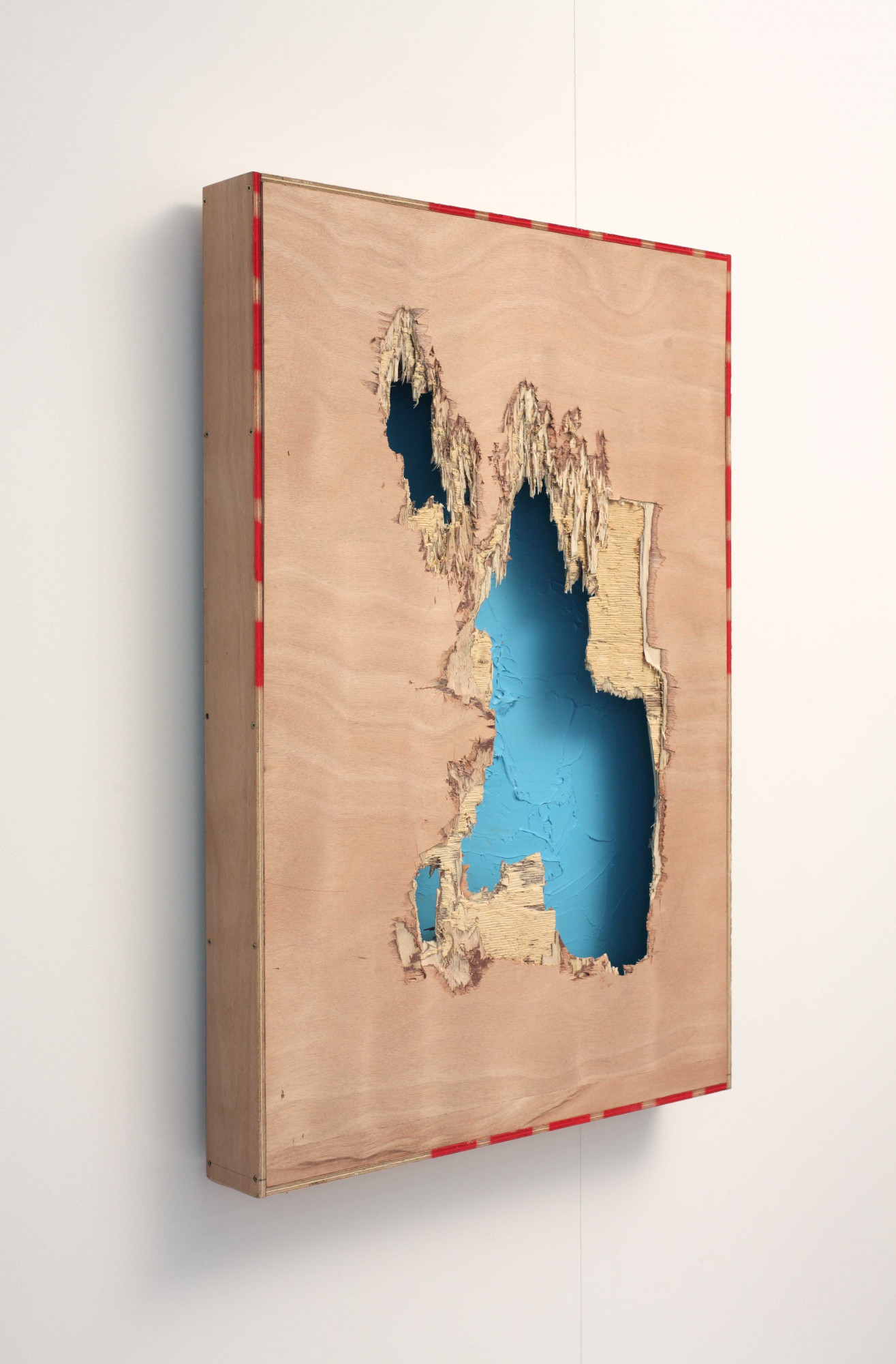 IsabelleFerreira_2011_wall box (M404)_2